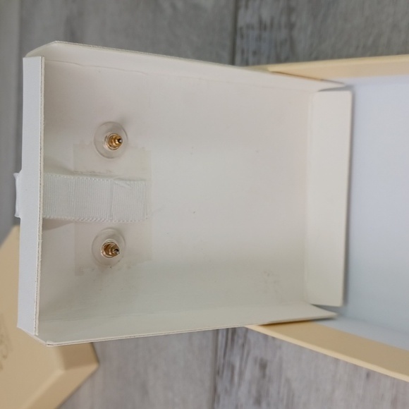 C & C California Hand Beaded Earrings NIB - Picture 3 of 5